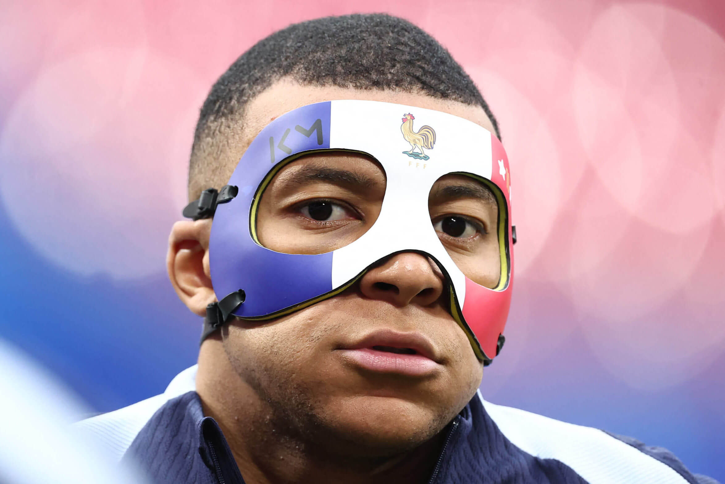 ¿Por qué Kylian Mbappé lleva máscara en la Eurocopa 2024 y cuáles son ...