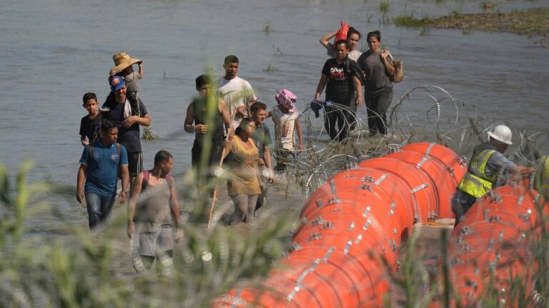 Cuerpo encontrado en boyas antiinmigración en Río Grande, dice México