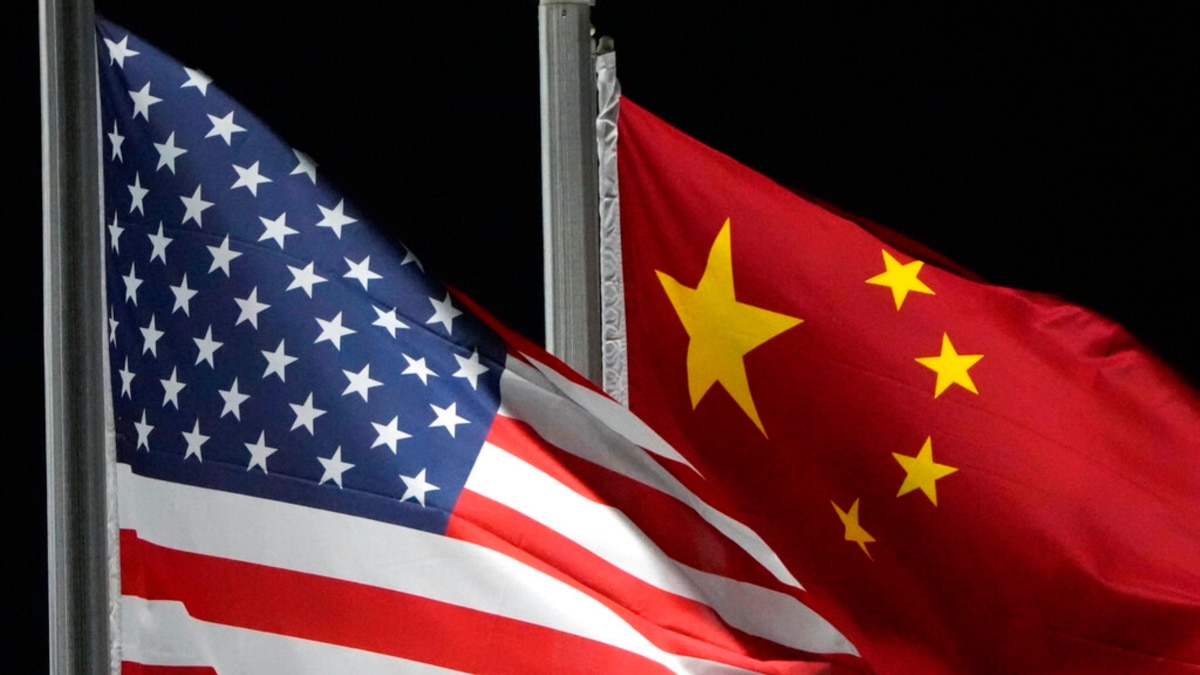 DeSantis se une a los rivales republicanos en la búsqueda de revocar el estatus comercial de China