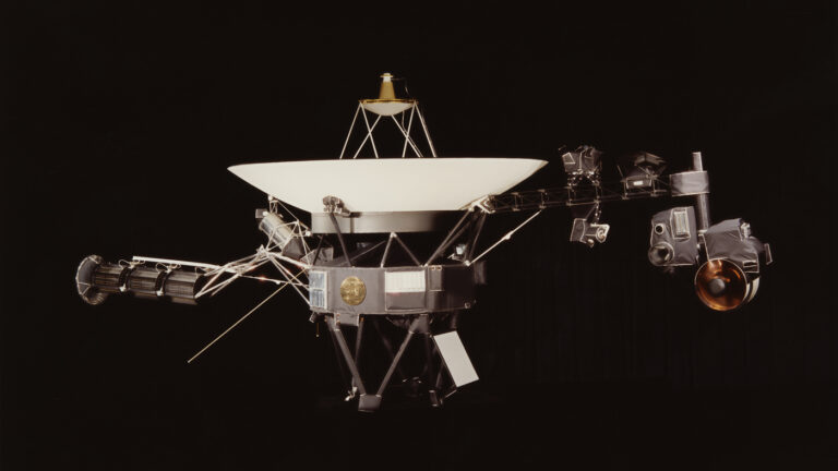 La NASA dice que ha detectado una señal de la nave espacial Voyager 2: NPR