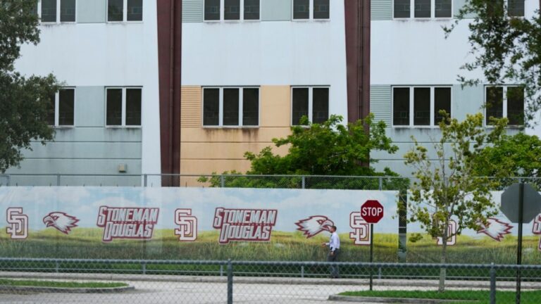 La demanda de la escuela de Parkland conducirá a una recreación de disparos en vivo