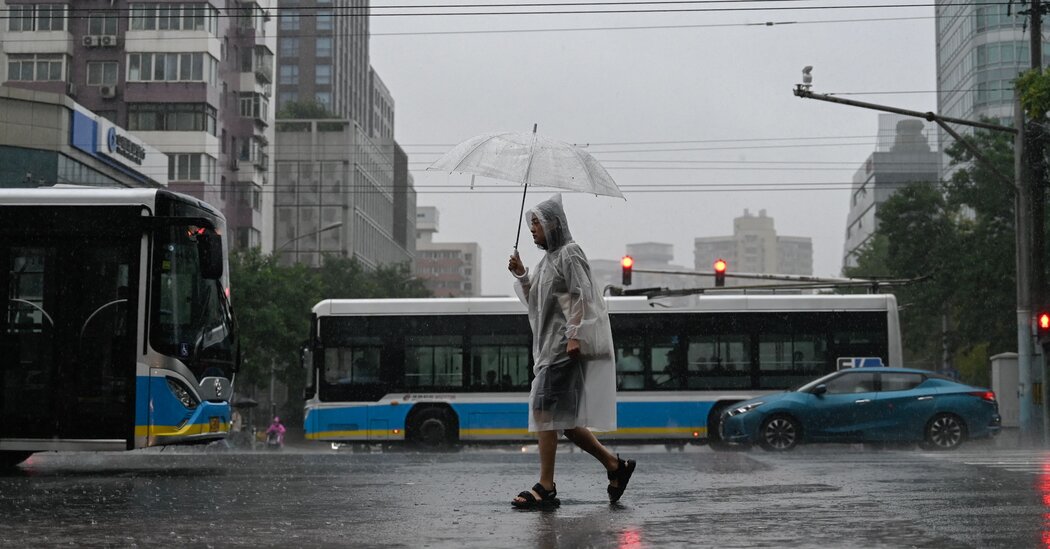 Once muertos, 27 desaparecidos por fuertes lluvias en Beijing