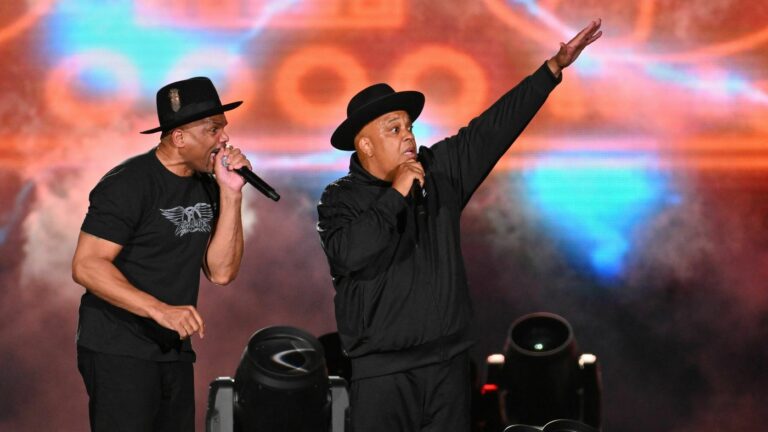 Run-DMC, Nas, Lauryn Hill y Snopp Dogg actúan en el Yankee Stadium: NPR