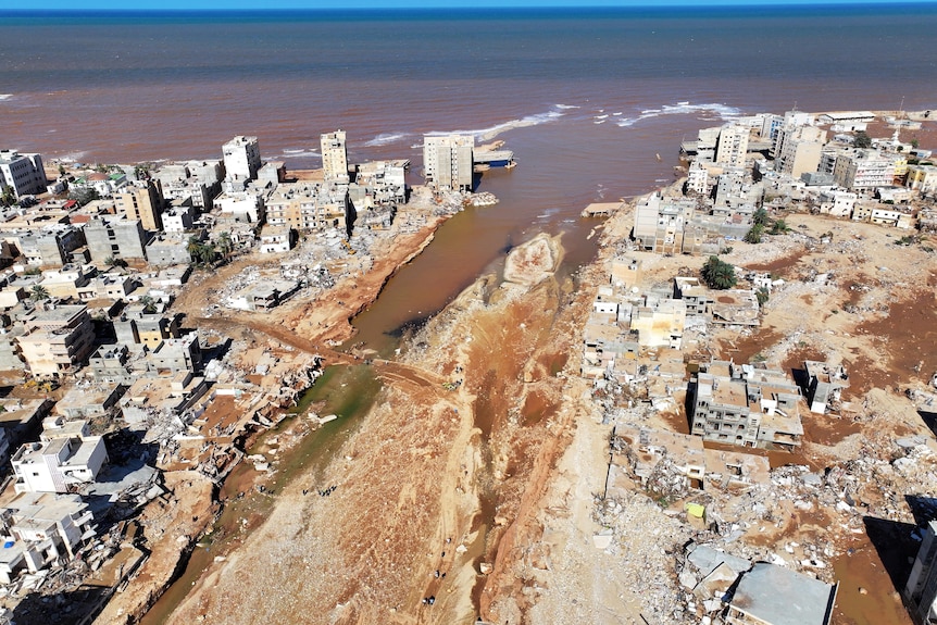 Secuelas de las inundaciones en Derna