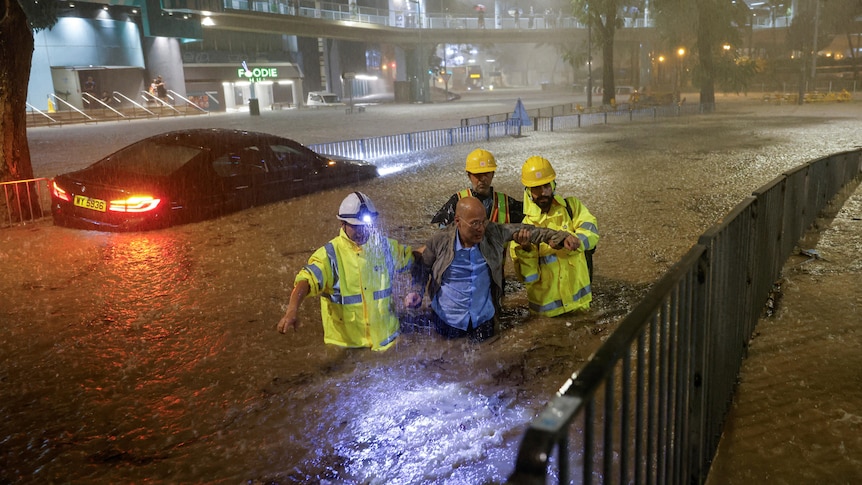 Lluvias torrenciales azotan Hong Kong y obligan a cerrar escuelas y a trabajadores a quedarse en casa