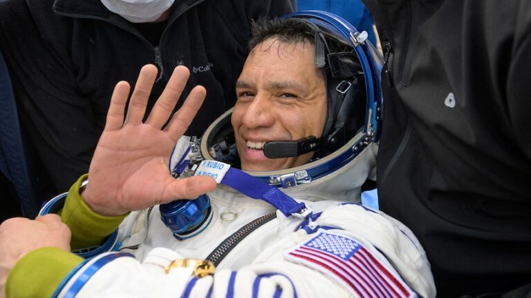 Tres astronautas regresan a la Tierra después de un año en el espacio, Frank Rubio de la NASA bate el récord espacial de EE. UU.