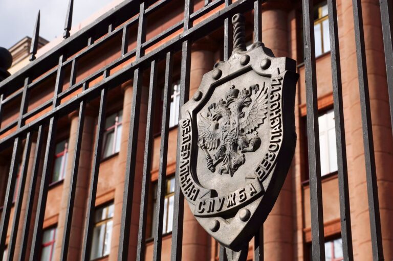 The FSB emblem on a building in Nizhny Novgorod, Russia.