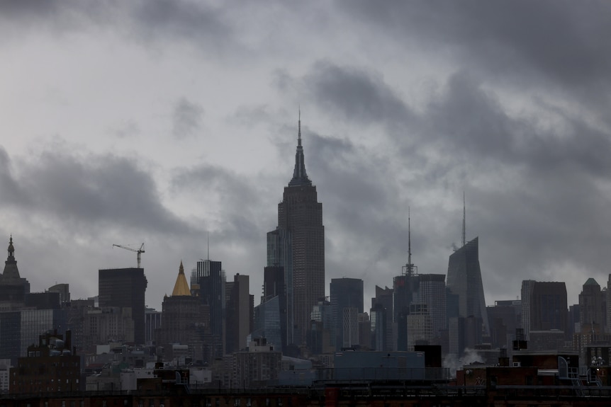 Horizonte de la ciudad de Nueva York después de fuertes lluvias.