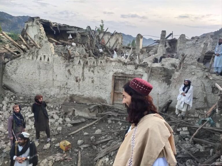 fuerte terremoto y replicas en el oeste de afganistan matan a mas de 2 000 personas y destruyen pueblos mundodaily