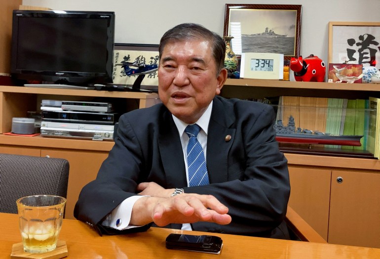 El ministro de Defensa, Shigeru Ishiba, habla en Tokio el 6 de agosto. Ishiba lidera marginalmente las encuestas para convertirse en el próximo líder del PLD, pero no hay favoritos claros en un campo abarrotado. (Makiko Yamazaki/Reuters)