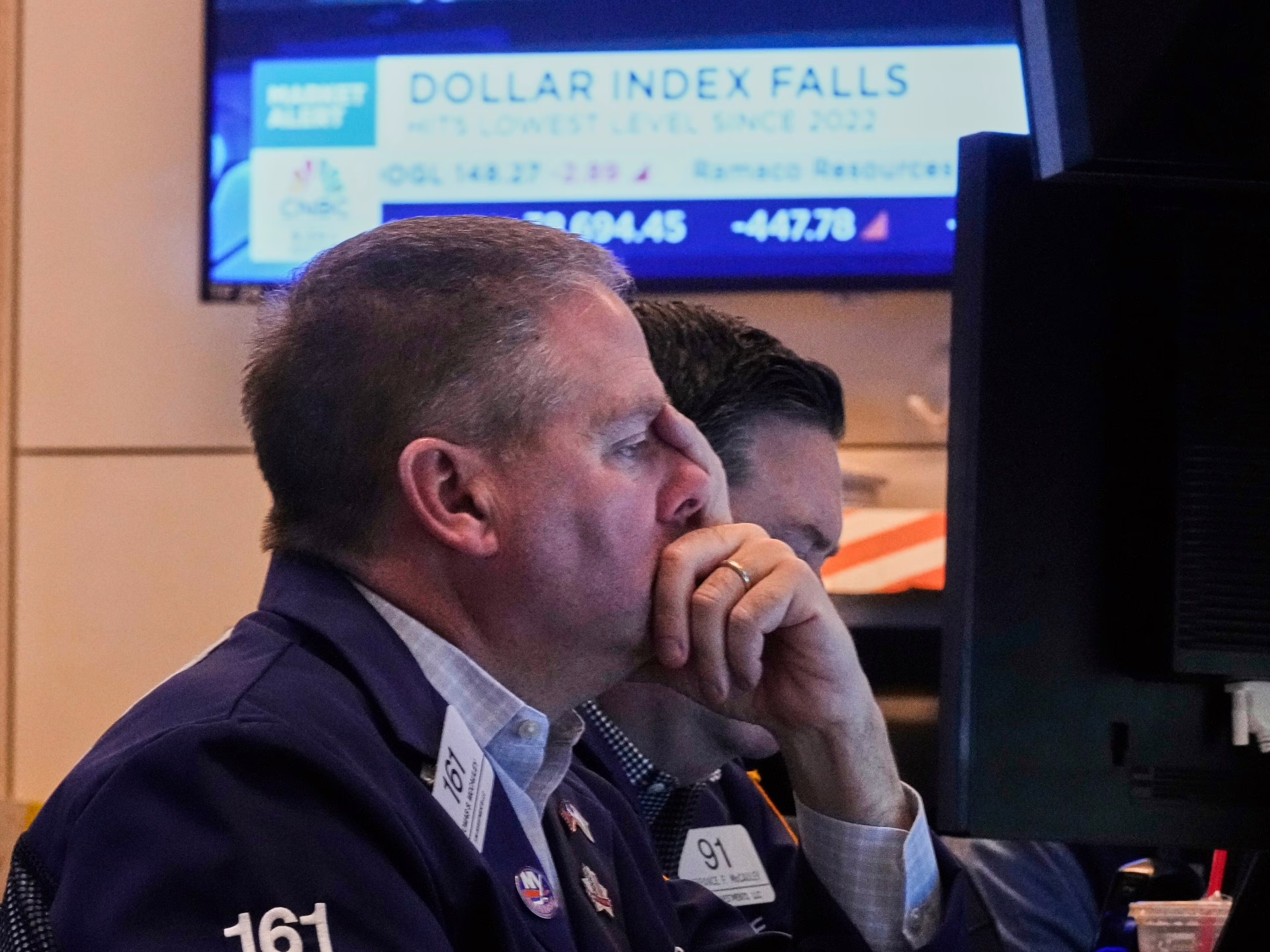 Acciones estadounidenses y la caída del dólar cuando Trump renueva los ataques contra el presidente de la Fed Powell | Noticias de Donald Trump