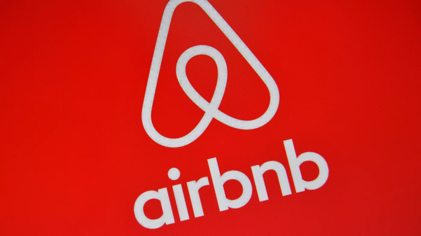 Airbnb prohíbe el uso de cámaras de seguridad interiores a partir del 30 de abril: NPR