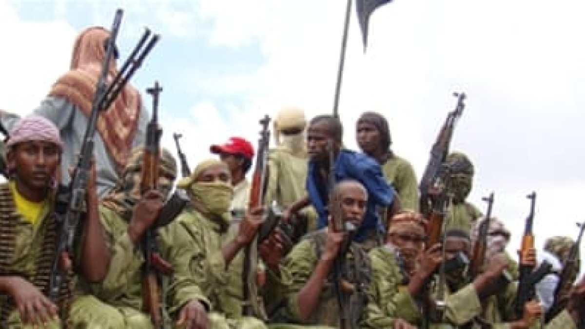 Al-Shabab lucha por el sólido ejército sobre base militar estratégica | Noticias de conflicto