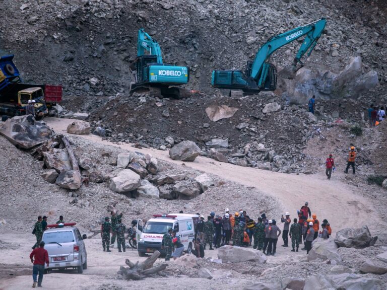 Al menos 10 muertos, varios que le faltan la cantera de piedra se derrumban en Indonesia | Noticias ambientales
