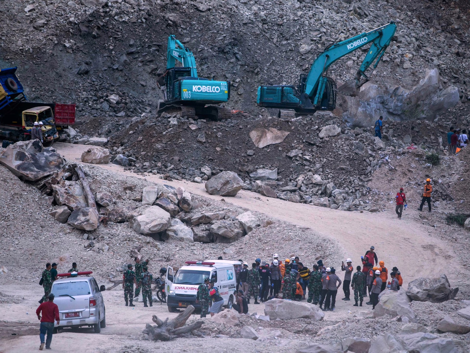Al menos 10 muertos, varios que le faltan la cantera de piedra se derrumban en Indonesia | Noticias ambientales