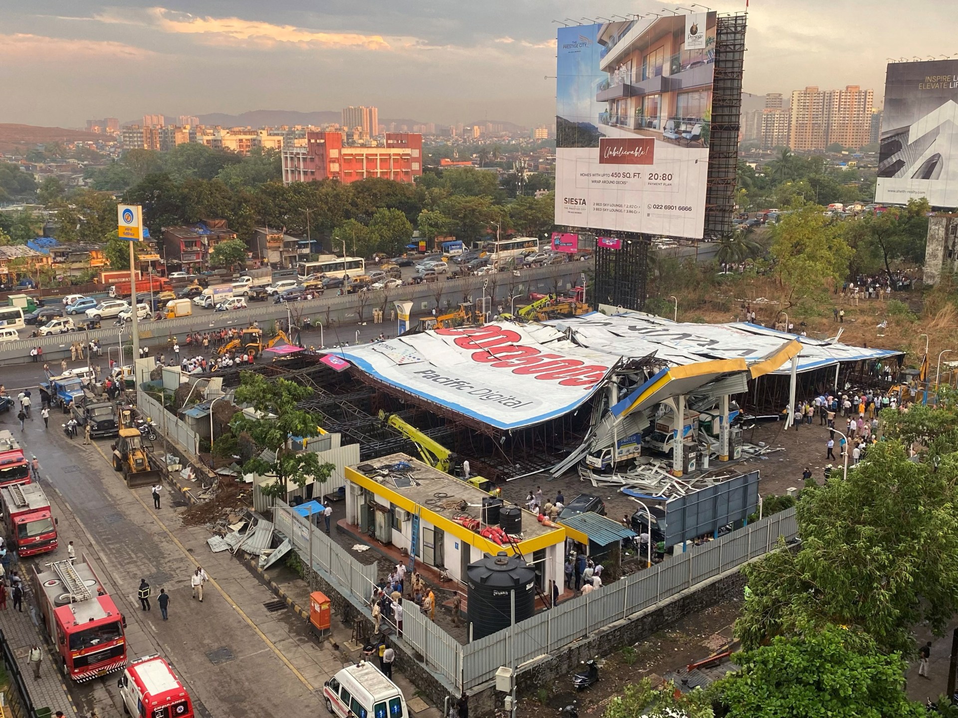 Al menos 14 muertos al derrumbarse un cartel publicitario en Mumbai durante una tormenta |  noticias del tiempo