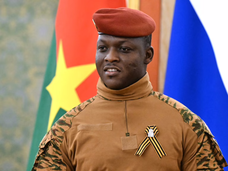 Burkina Faso prohíbe la homosexualidad como un delito punible por prisión, multas | Noticias LGBTQ
