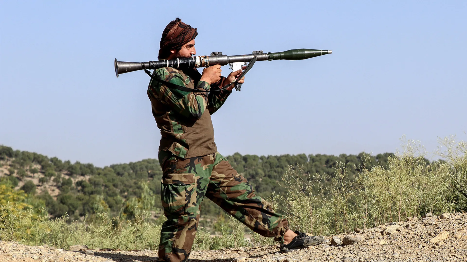 Taliban and Pakistani forces exchange heavy fire across Afghanistan border | Pakistan Taliban