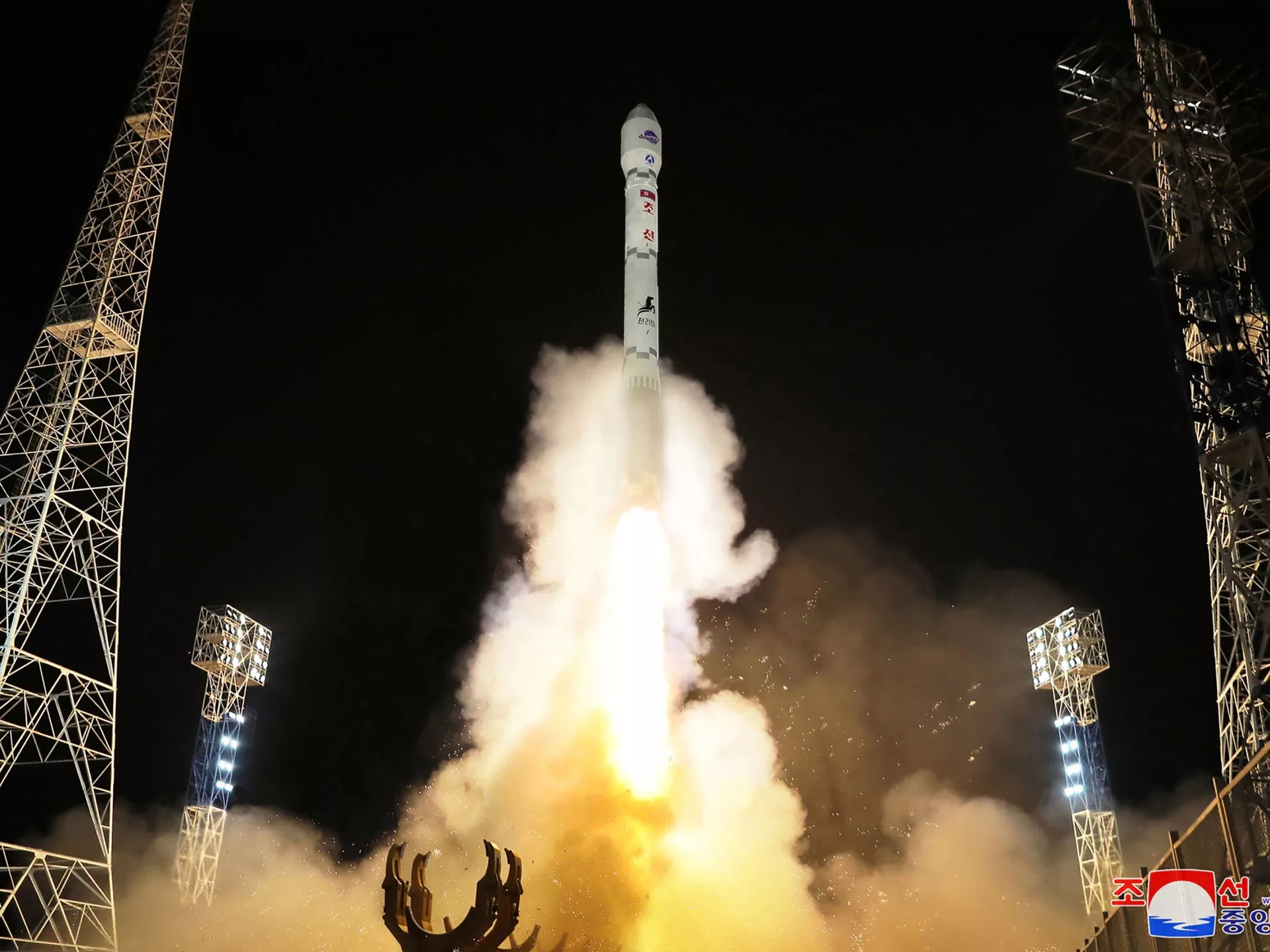 Corea del Norte lanzará tres nuevos satélites en 2024 mientras Kim advierte que la guerra es inevitable |  Noticias militares