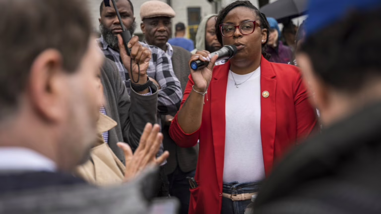 Diputado Mciver acusado de estafadores en el Centro de Inmigración de Nueva Jersey