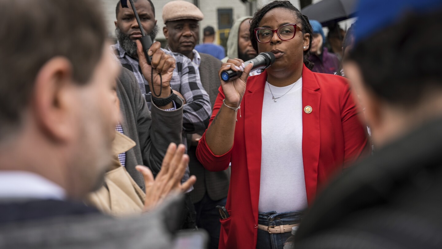 Diputado Mciver acusado de estafadores en el Centro de Inmigración de Nueva Jersey