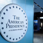 El Museo de los Estados Unidos niega la presión política para eliminar la exposición de juicio político de Trump | Noticias de Donald Trump