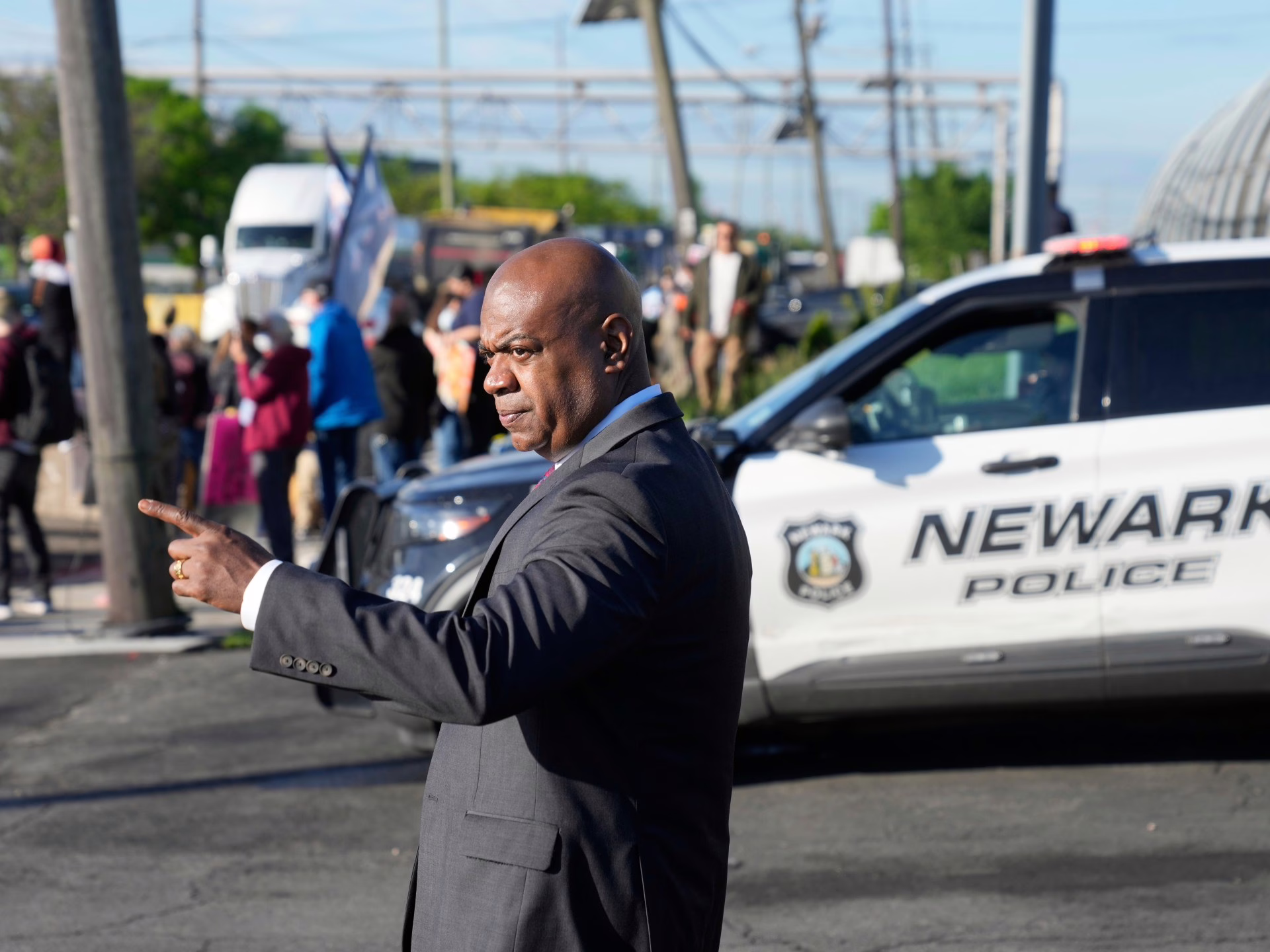 El alcalde de Newark, Ras Baraka, arrestado durante la protesta del Centro de Detención de Hielo | Noticias de migración