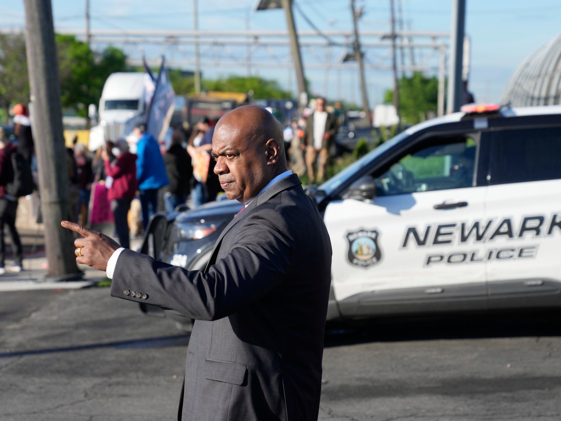 El alcalde de Newark, Ras Baraka, arrestado durante la protesta del Centro de Detención de Hielo | Noticias de migración