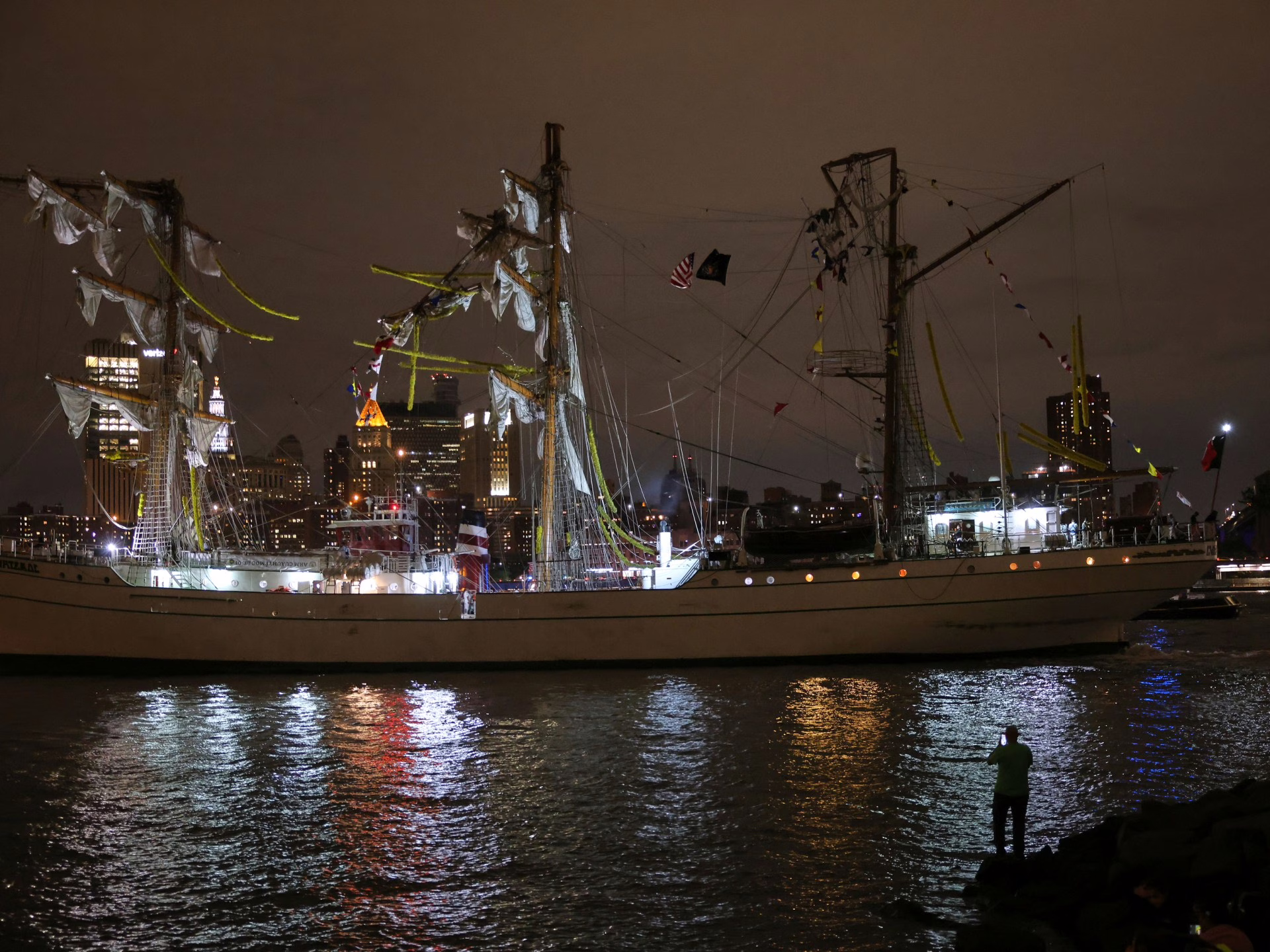 El barco de la Armada mexicana choca con el puente de Nueva York Brooklyn, matando a 2 personas | Noticias