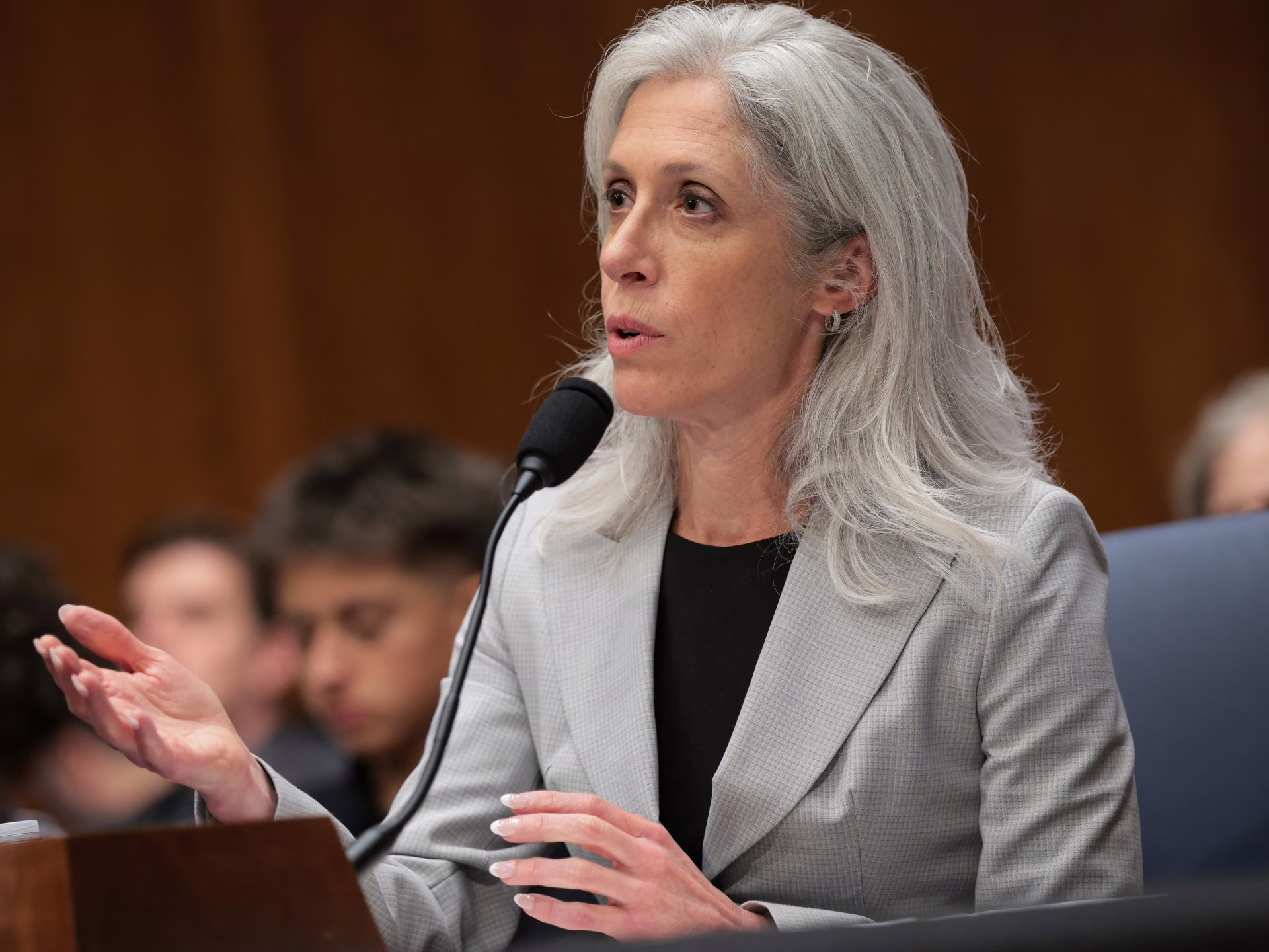 El jefe de los CDC de EE. UU. Disparó después de semanas, ya que otros empleados principales abandonan la agencia | Noticias de salud