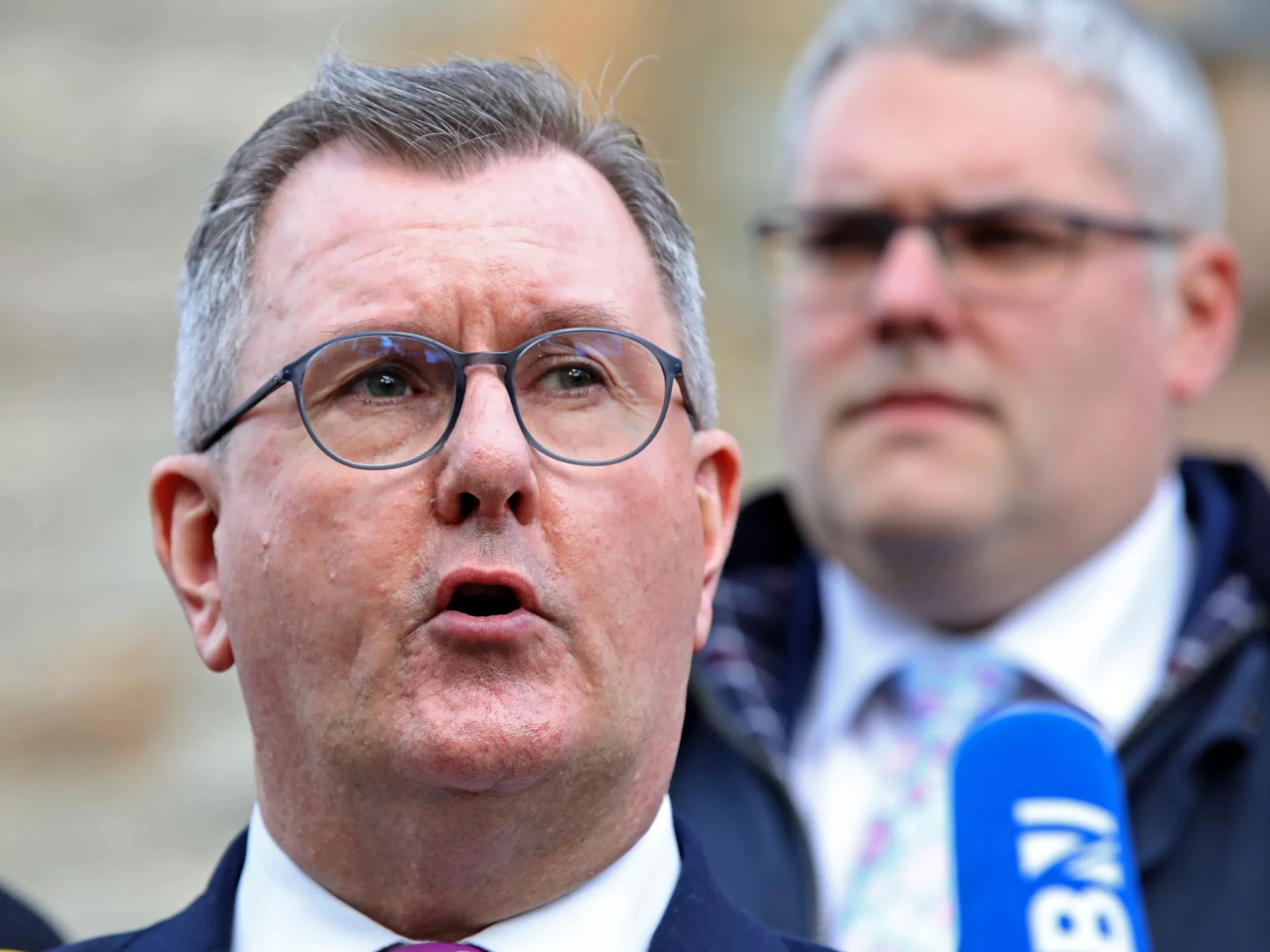 El líder del DUP de Irlanda del Norte, Jeffrey Donaldson, dimite tras las acusaciones de la policía |  Política Noticias
