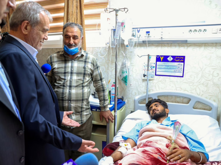 El presidente de Irán, Pezeshkian, la visita herida, el lugar de la explosión de puerto mortal | Noticias