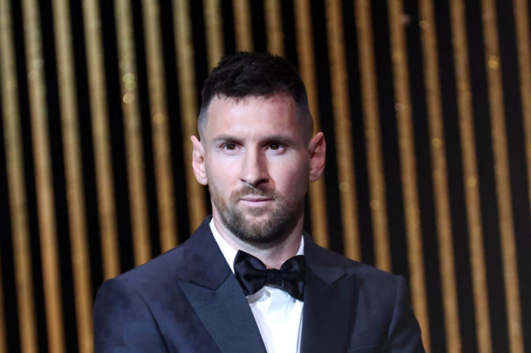 El primer contrato de Lionel Messi con el Barcelona, ​​firmado en una servilleta, a la venta en una subasta