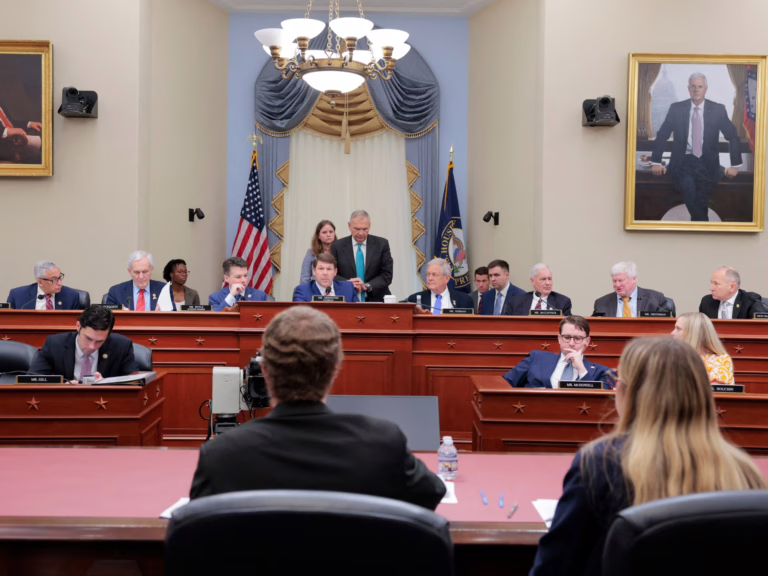 El proyecto de ley de reducción de impuestos de Trump pasa por la clave del Comité de Cámara de los Estados Unidos. Noticias de Donald Trump