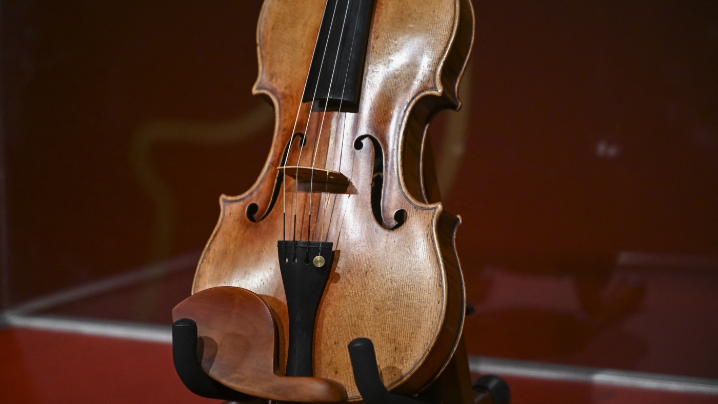 El violín de Stradivarius se vende por $ 11.3 millones en subasta: NPR