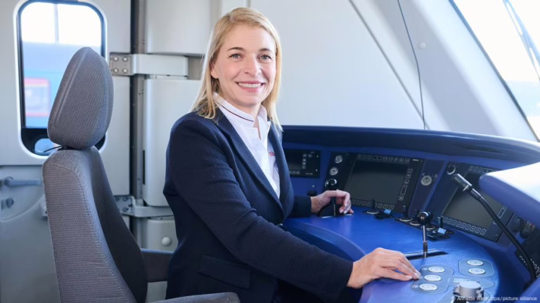 Deutsche Bahn to get first female CEO — reports – DW – 09/21/2025