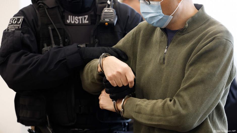 Ex-AfD aide convicted of spying for China – DW – 09/30/2025