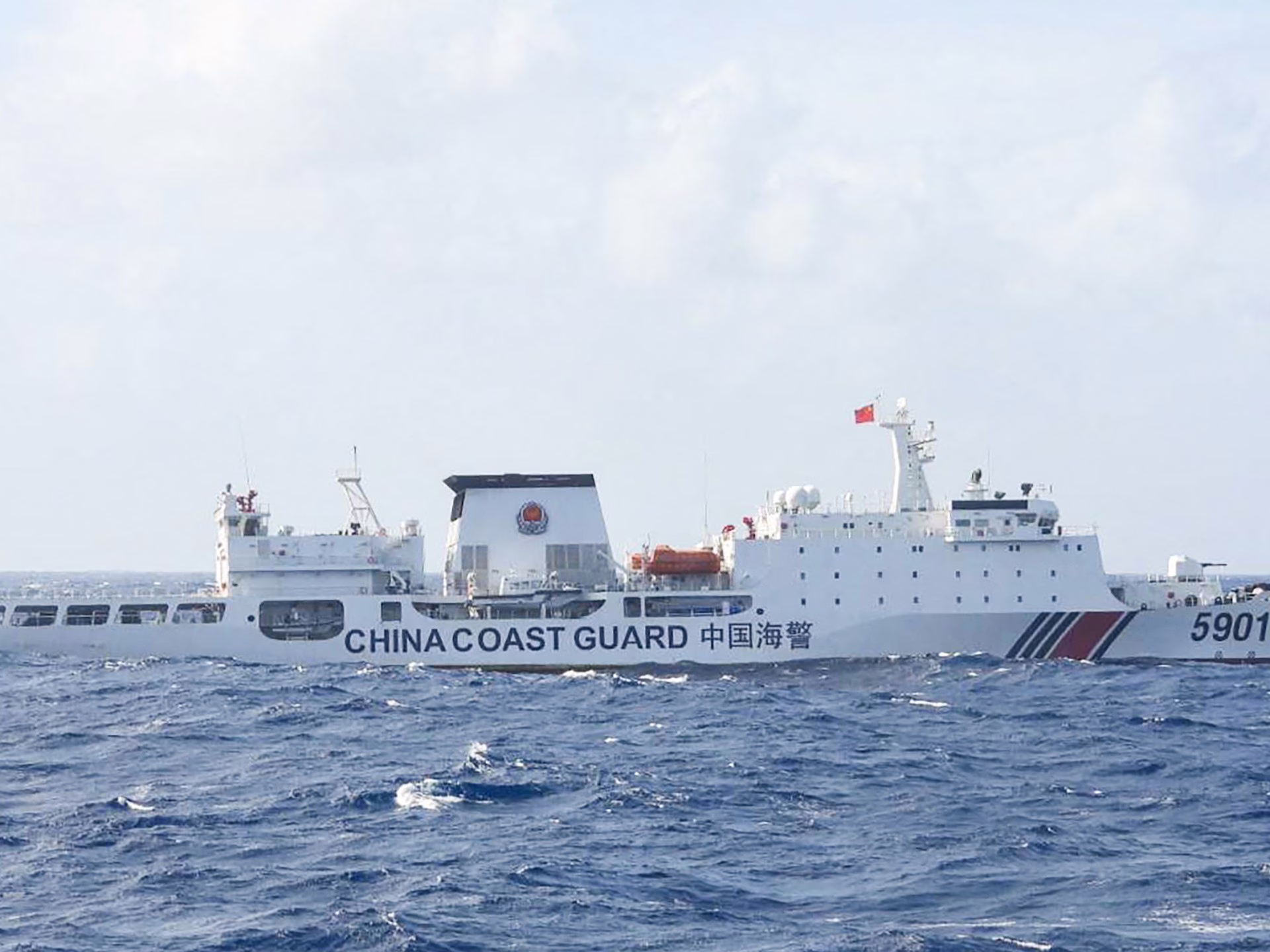 Filipinas protesta por el despliegue de un 'barco monstruo' por parte de China en zona marítima | Noticias del Mar de China Meridional