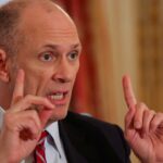 Goolsbee dice que la Fed tiene que esperar más antes de mudar las tasas debido a la incertidumbre de la política comercial
