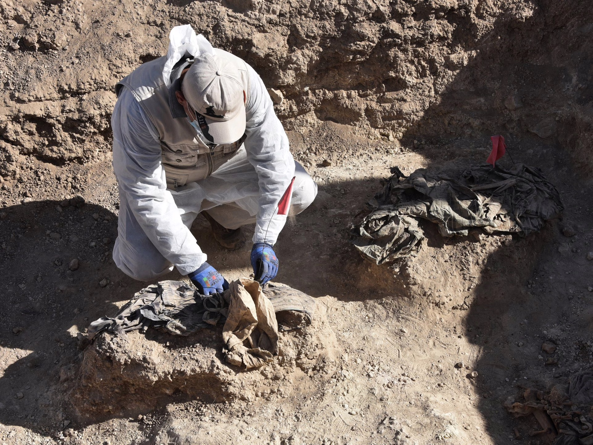 Iraq comienza la excavación masiva de ISIL (ISIS) al sur de Mosul | Noticias