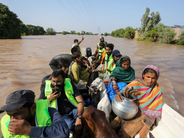 La amenaza de la inundación aumenta a medida que la lluvia da en India y Pakistán | Noticias de crisis climática
