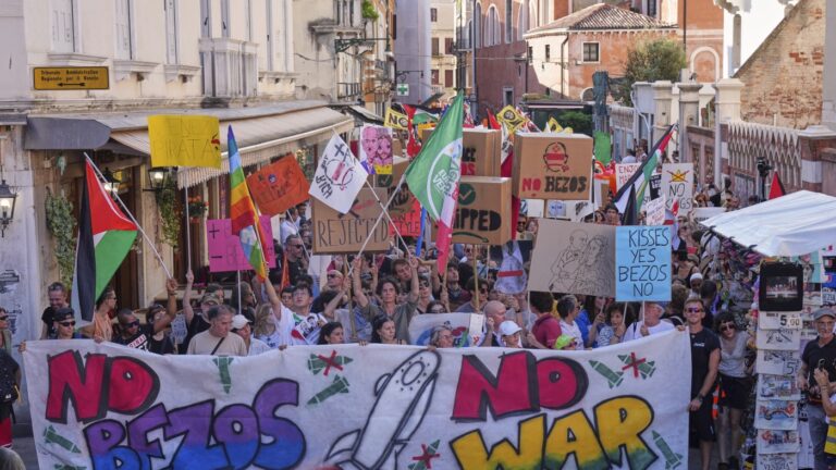 La boda de Bezos invita a las protestas en Venecia: NPR
