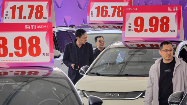 La guerra de precios de EV de China se está calentando. ¿Qué hay detrás de los grandes descuentos?