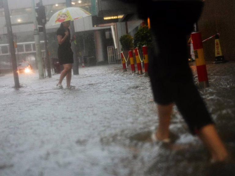 Las batallas de Hong Kong inundan en medio de lluvias más pesadas de agosto desde 1884 | Inundación