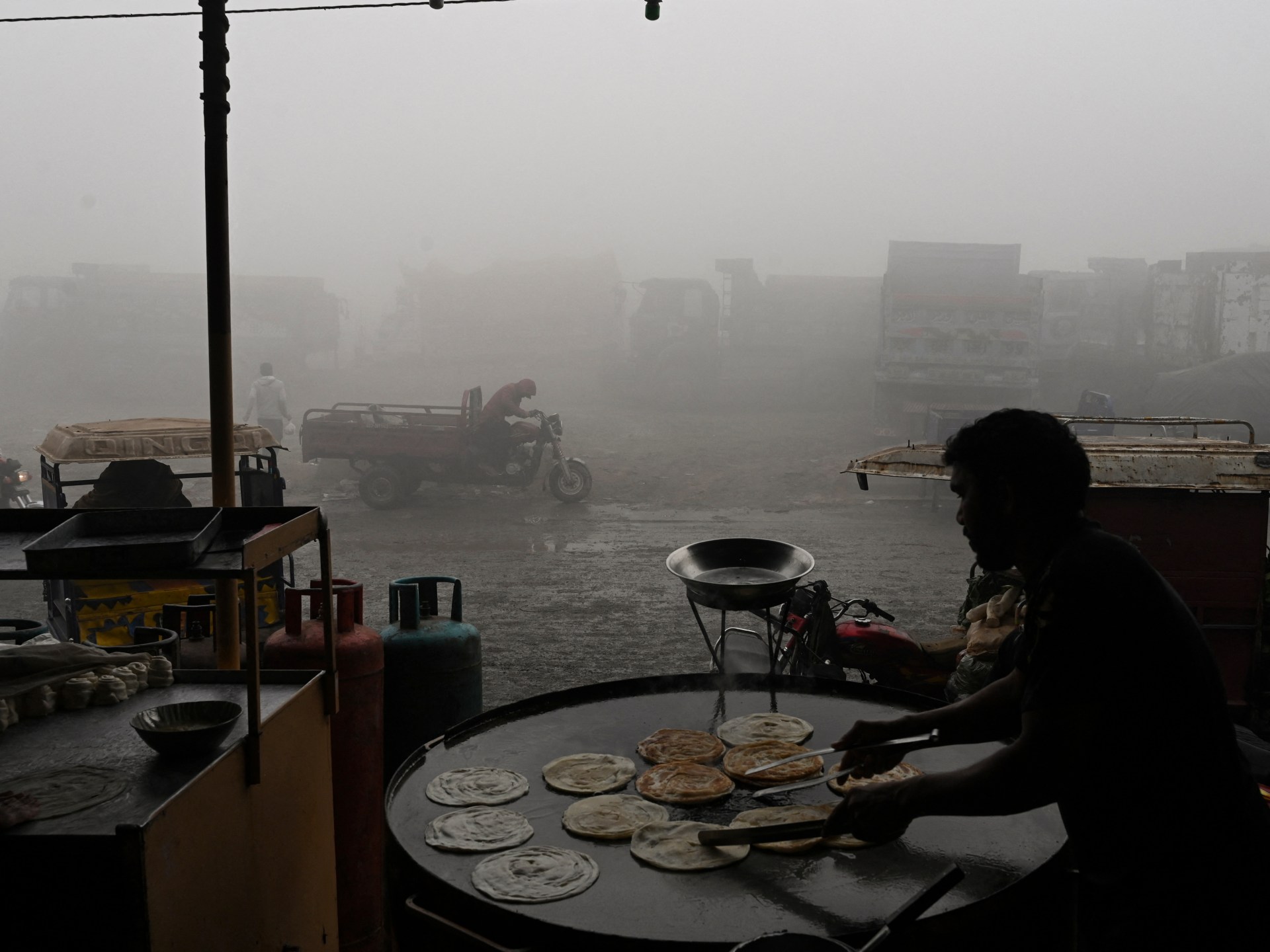 Las escuelas cerrarán porque la contaminación del aire alcanza niveles récord en Lahore, Pakistán | Noticias ambientales