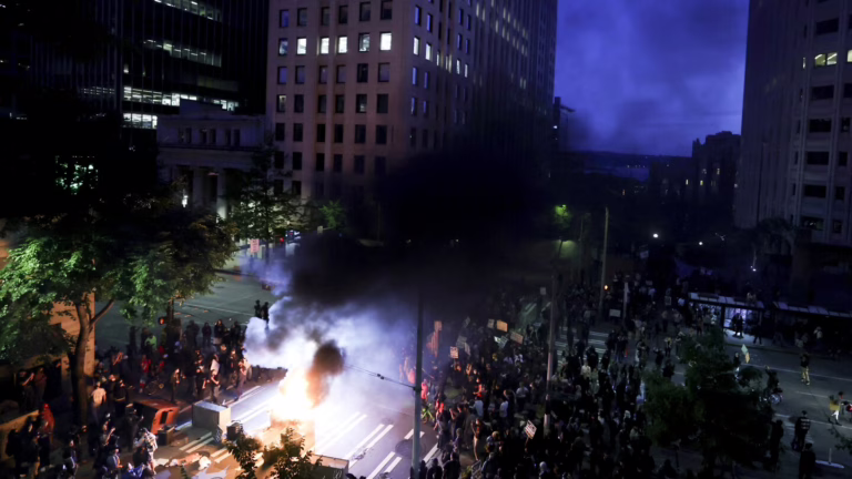 Las protestas por ataques de inmigración aparecen en los Estados Unidos