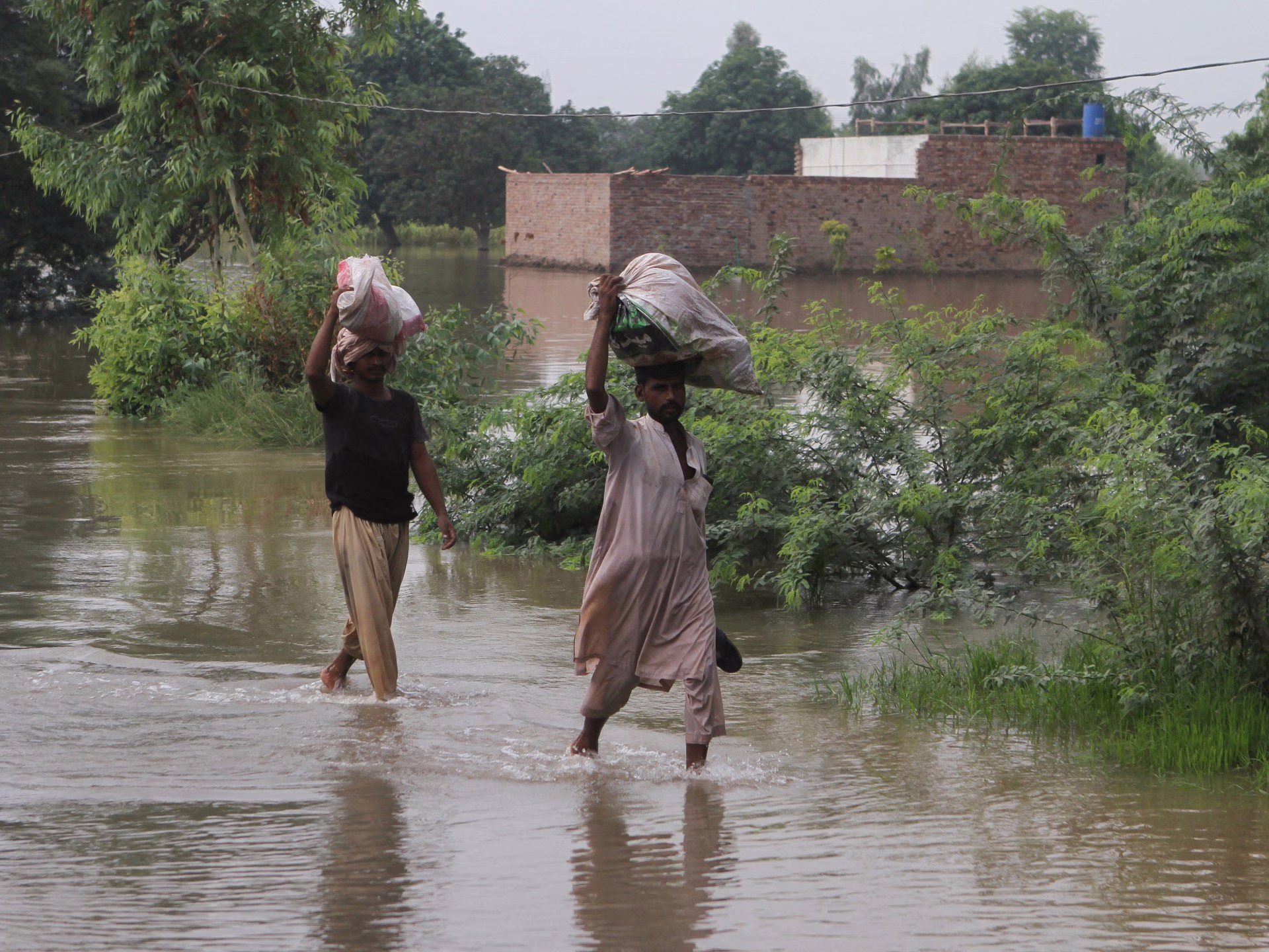 Lluvia de monzón 'intenso', las inundaciones continúan involucrando a Panjab do Pakistán | Noticias de crisis climática
