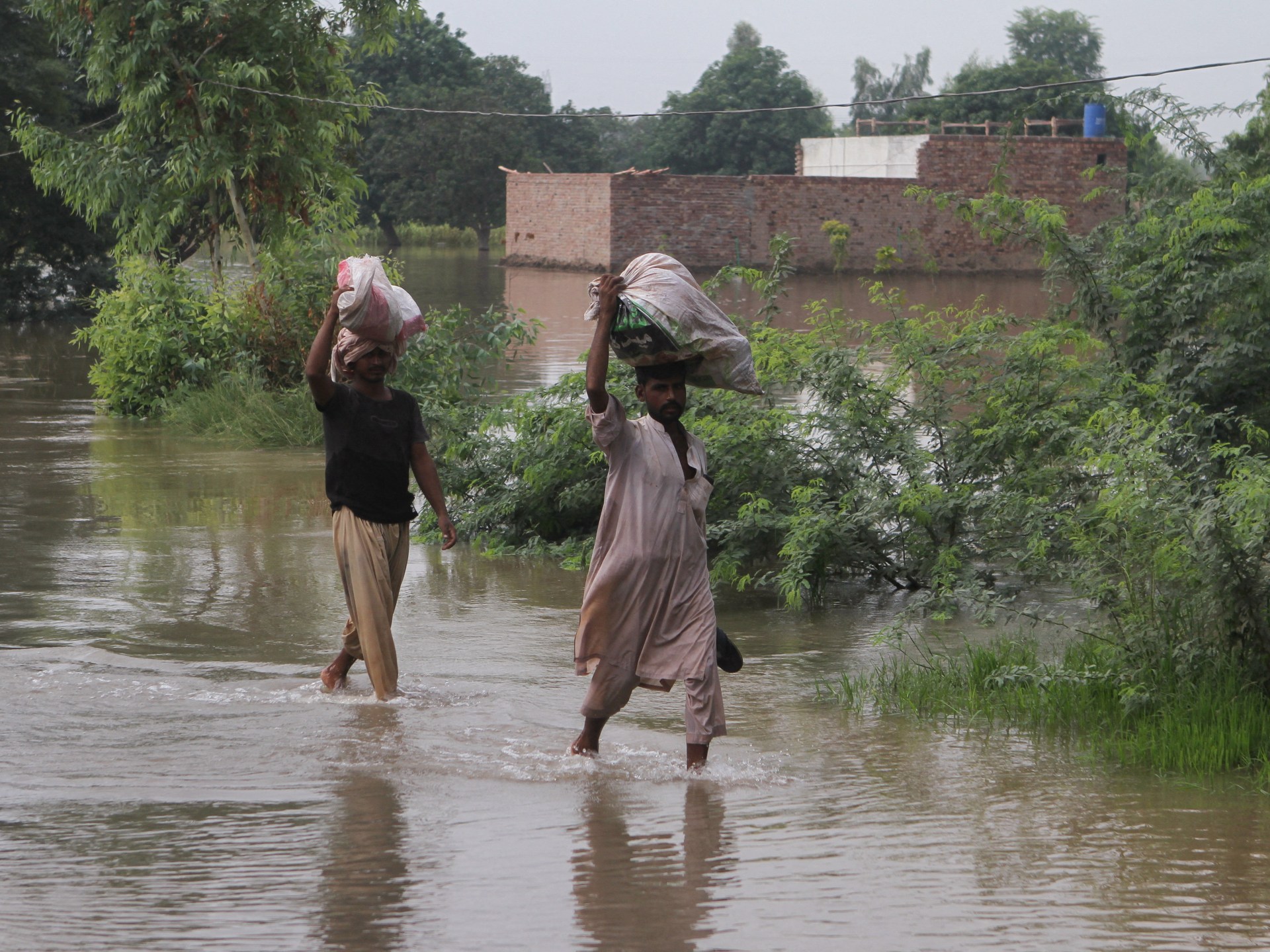 Lluvia de monzón 'intenso', las inundaciones continúan involucrando a Panjab do Pakistán | Noticias de crisis climática