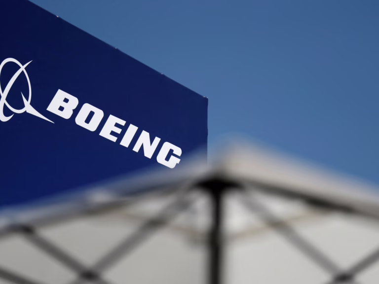 Los constructores de armas Boeing y los luchadores de caza están en huelga | Noticias de negocios y economía