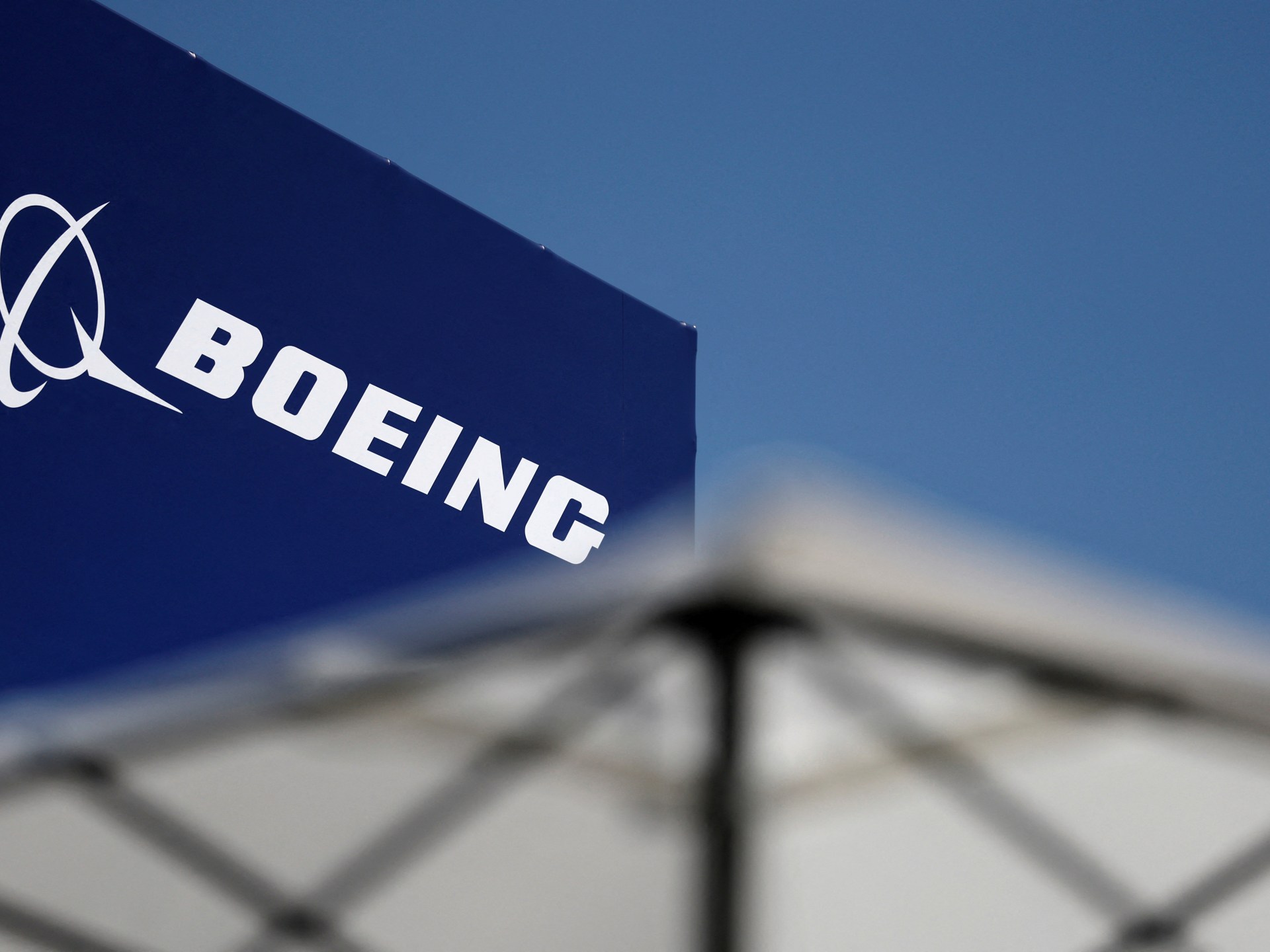 Los constructores de armas Boeing y los luchadores de caza están en huelga | Noticias de negocios y economía